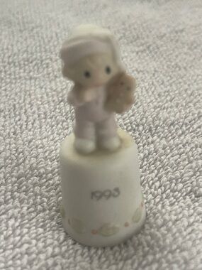 Precious Moments Porcelain Thimble in Cream with Gold Marking